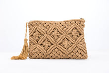 Cargar imagen en el visor de la galería, Macrame Tassel Clutch
