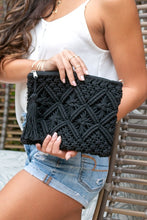 Cargar imagen en el visor de la galería, Macrame Tassel Clutch
