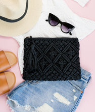 Cargar imagen en el visor de la galería, Macrame Tassel Clutch
