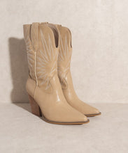 Cargar imagen en el visor de la galería, OASIS SOCIETY Emersyn - Starburst Embroidery Boots
