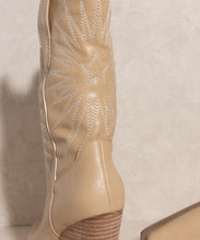 Cargar imagen en el visor de la galería, OASIS SOCIETY Emersyn - Starburst Embroidery Boots
