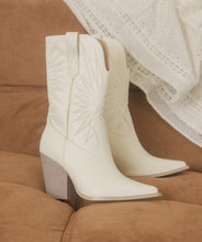 Cargar imagen en el visor de la galería, OASIS SOCIETY Emersyn - Starburst Embroidery Boots
