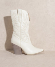 Cargar imagen en el visor de la galería, OASIS SOCIETY Emersyn - Starburst Embroidery Boots
