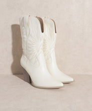 Cargar imagen en el visor de la galería, OASIS SOCIETY Emersyn - Starburst Embroidery Boots
