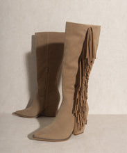 Cargar imagen en el visor de la galería, OASIS SOCIETY OUT WEST - Knee-High Fringe Boots
