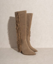 Cargar imagen en el visor de la galería, OASIS SOCIETY OUT WEST - Knee-High Fringe Boots
