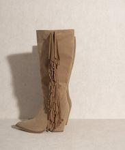 Cargar imagen en el visor de la galería, OASIS SOCIETY OUT WEST - Knee-High Fringe Boots
