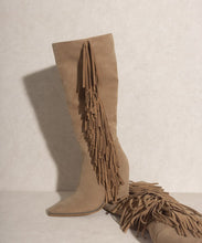 Cargar imagen en el visor de la galería, OASIS SOCIETY OUT WEST - Knee-High Fringe Boots
