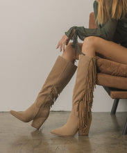 Cargar imagen en el visor de la galería, OASIS SOCIETY OUT WEST - Knee-High Fringe Boots
