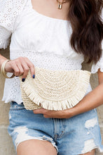 Cargar imagen en el visor de la galería, Frayed Fold-over Straw Clutch
