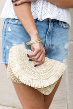 Cargar imagen en el visor de la galería, Frayed Fold-over Straw Clutch
