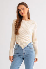 Cargar imagen en el visor de la galería, Asymmetrical Hem Sweater Top
