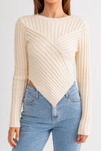 Cargar imagen en el visor de la galería, Asymmetrical Hem Sweater Top
