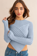 Cargar imagen en el visor de la galería, Asymmetrical Hem Sweater Top
