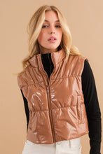 Cargar imagen en el visor de la galería, Gloss Shiny PU Quilted Puffer Zip Up Crop Vest
