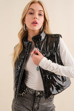 Cargar imagen en el visor de la galería, Gloss Shiny PU Quilted Puffer Zip Up Crop Vest
