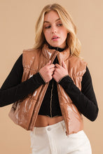 Cargar imagen en el visor de la galería, Gloss Shiny PU Quilted Puffer Zip Up Crop Vest
