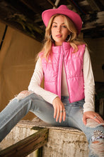 Cargar imagen en el visor de la galería, Gloss Shiny PU Quilted Puffer Zip Up Crop Vest
