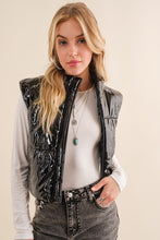 Cargar imagen en el visor de la galería, Gloss Shiny PU Quilted Puffer Zip Up Crop Vest
