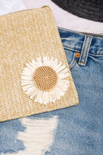 Cargar imagen en el visor de la galería, Daisy Wristlet Clutch
