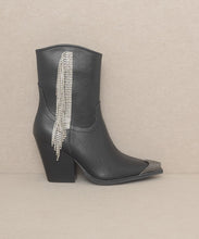 Cargar imagen en el visor de la galería, OASIS SOCIETY Kai - Rhinestone Fringe Boots
