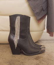 Cargar imagen en el visor de la galería, OASIS SOCIETY Kai - Rhinestone Fringe Boots
