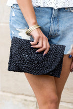 Cargar imagen en el visor de la galería, Fold Over Straw Clutch
