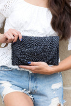 Cargar imagen en el visor de la galería, Fold Over Straw Clutch
