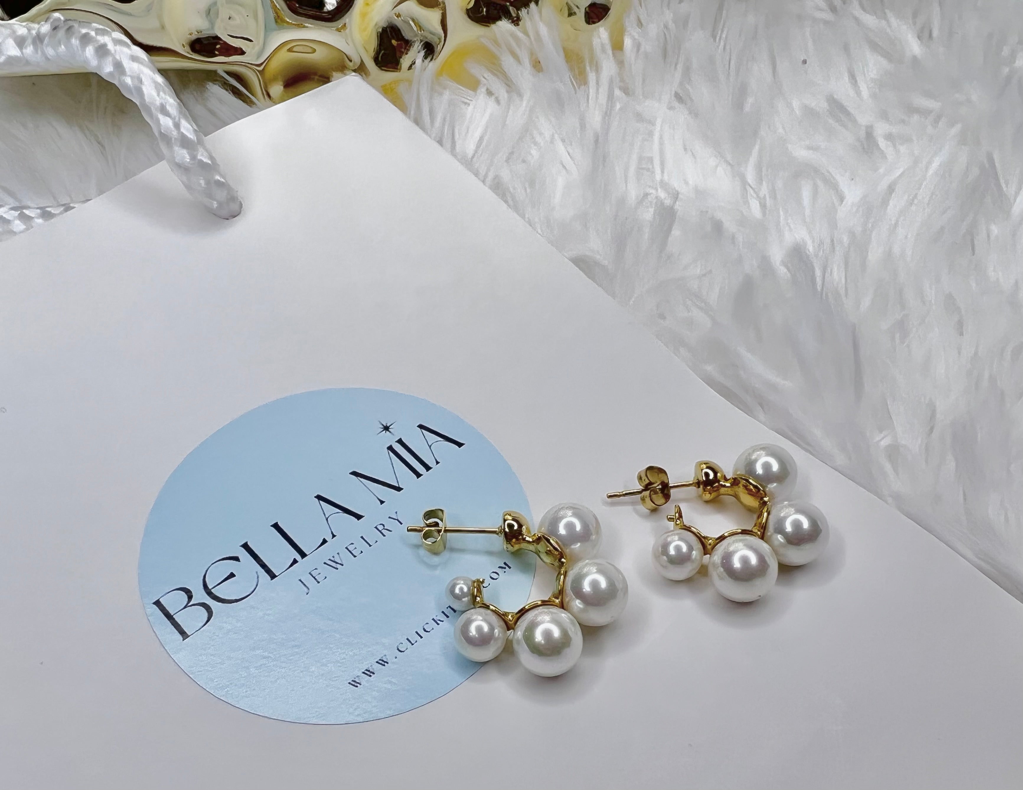 0106 -Pearl small earring