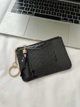 Cargar imagen en el visor de la galería, PU Leather Tassel Trim Card Case
