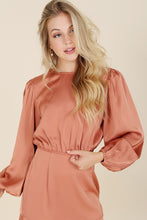 Cargar imagen en el visor de la galería, Dressed up satin two-piece mermaid dress set
