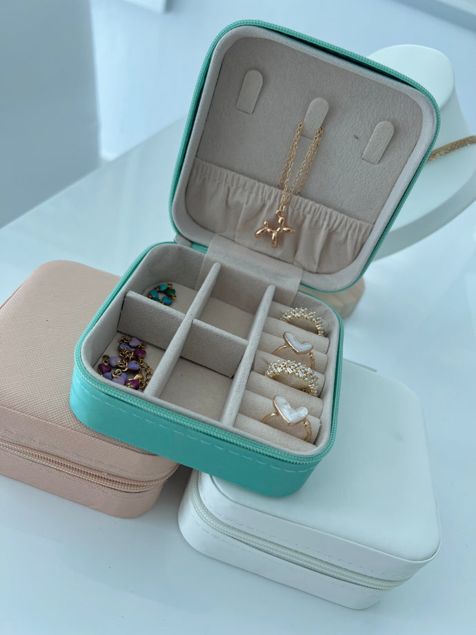 Travel jewelry box