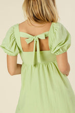 Cargar imagen en el visor de la galería, Tie back dress with puff sleeves
