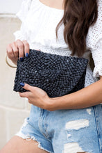 Cargar imagen en el visor de la galería, Fold Over Straw Clutch
