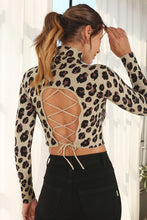 Cargar imagen en el visor de la galería, Mock neck lace-up open back top
