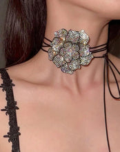 Load image into Gallery viewer, Rhinestone Flower Choker
