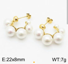 Cargar imagen en el visor de la galería, 0106 -Pearl small earring
