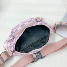 Cargar imagen en el visor de la galería, Checkered Adjustable Strap Nylon Crossbody Bag
