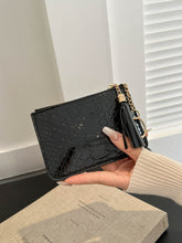 Cargar imagen en el visor de la galería, PU Leather Tassel Trim Card Case
